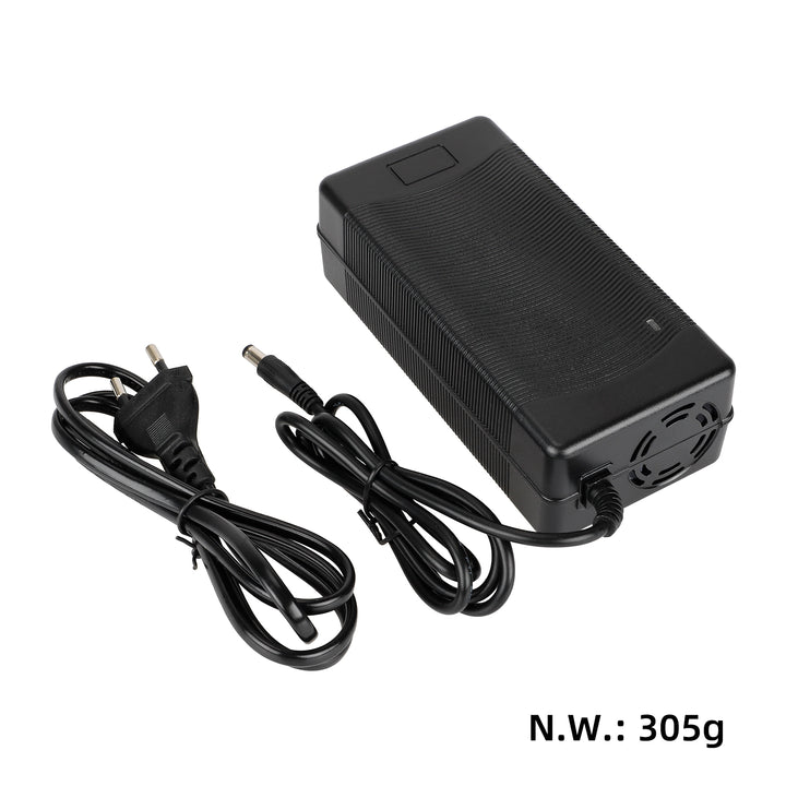Caricabatterie 54.6V2A DC2.1 con spina UE Caricabatterie per veicoli elettrici Scooter elettrico Cavo di alimentazione con testa DC2.1 Accessori con connettore 5521 5.5*2.1 Adattatore di alimentazione