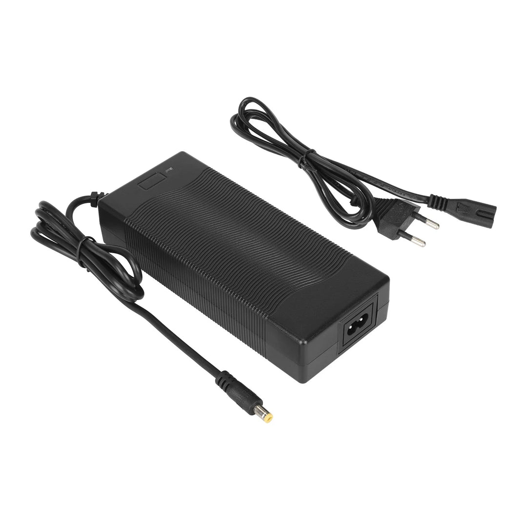 Caricabatterie originale da 54,6V 2A con testa DC2.1 standard europeo per scooter elettrico Kukirin G2 Caricabatterie originale Ingresso 100-240V Uscita 48V 54,6V 2,0A Ricambi caricabatterie per batteria al litio
